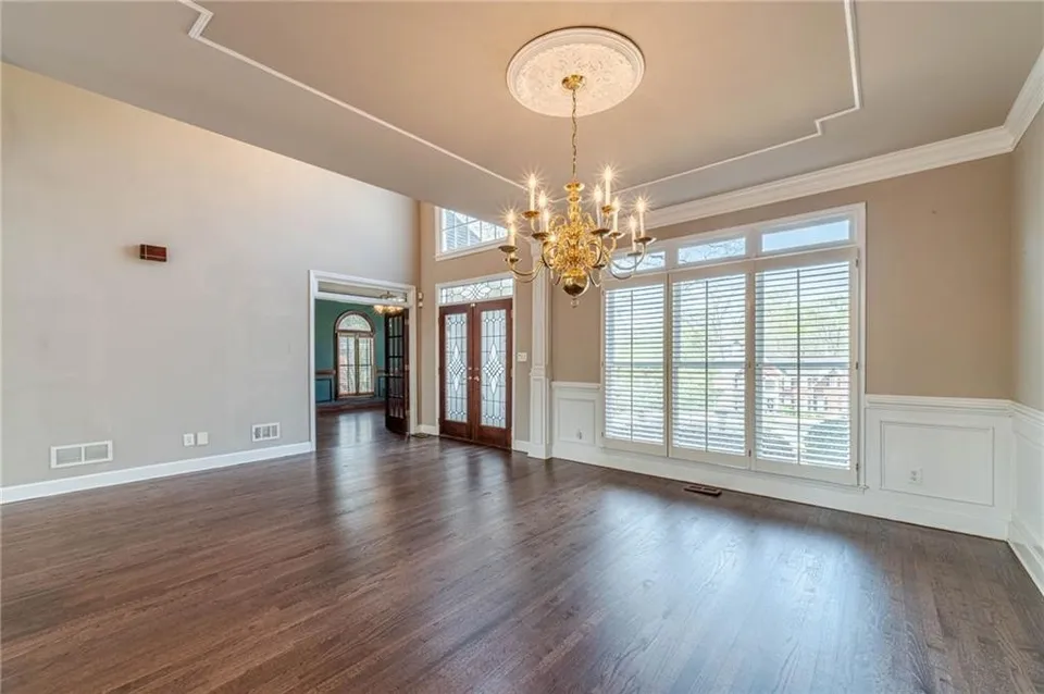 Before virtual staging — empty room